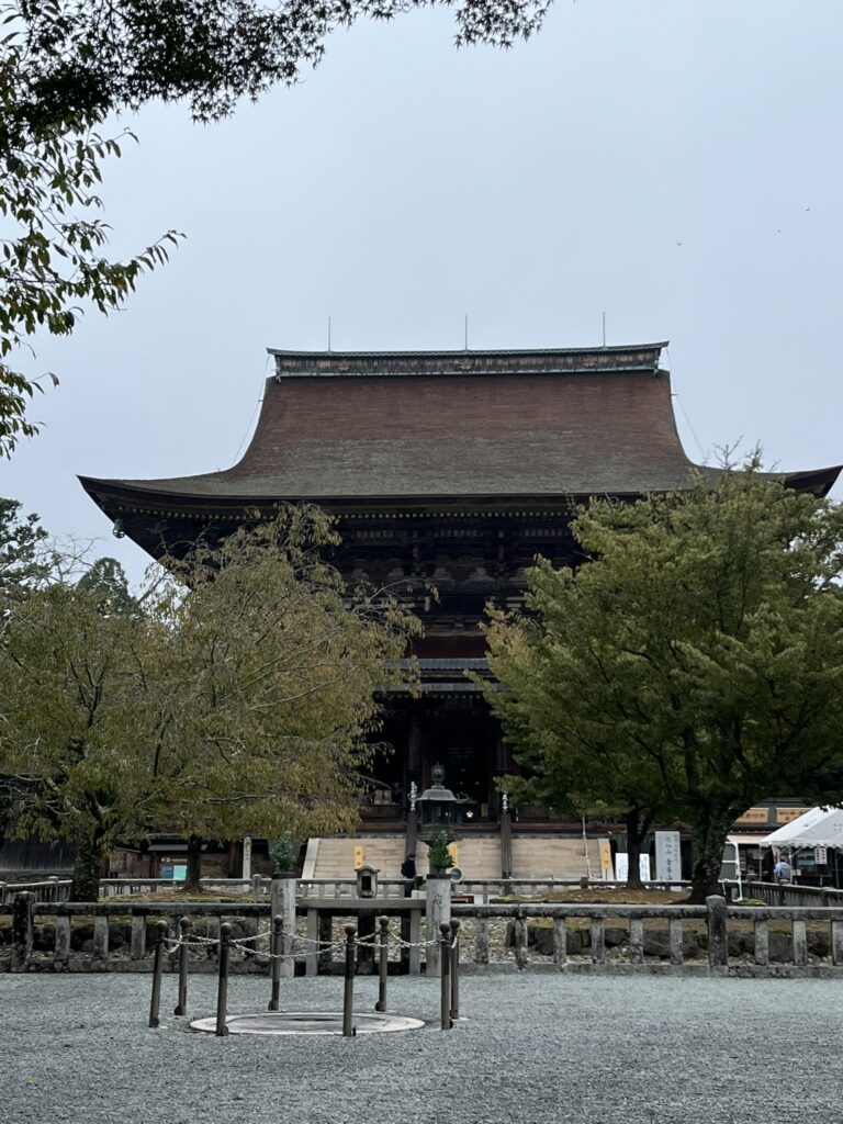 金峯山寺の本堂