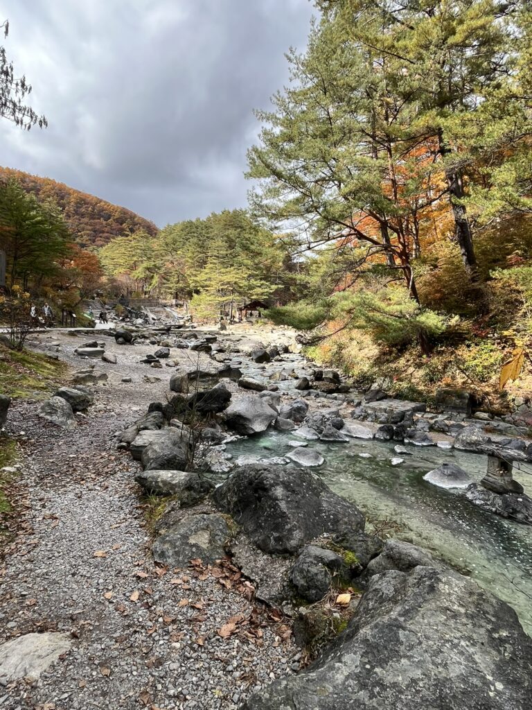 草津　西の河原公園入り口付近