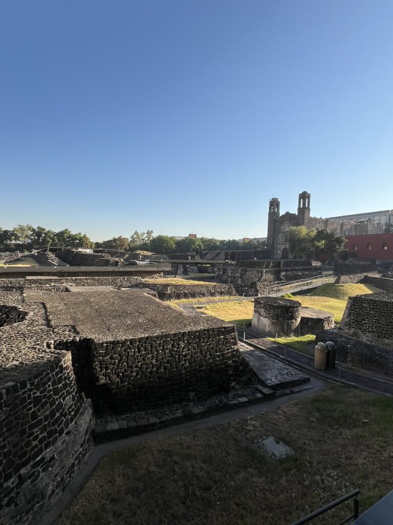 メキシコシティの三文化広場