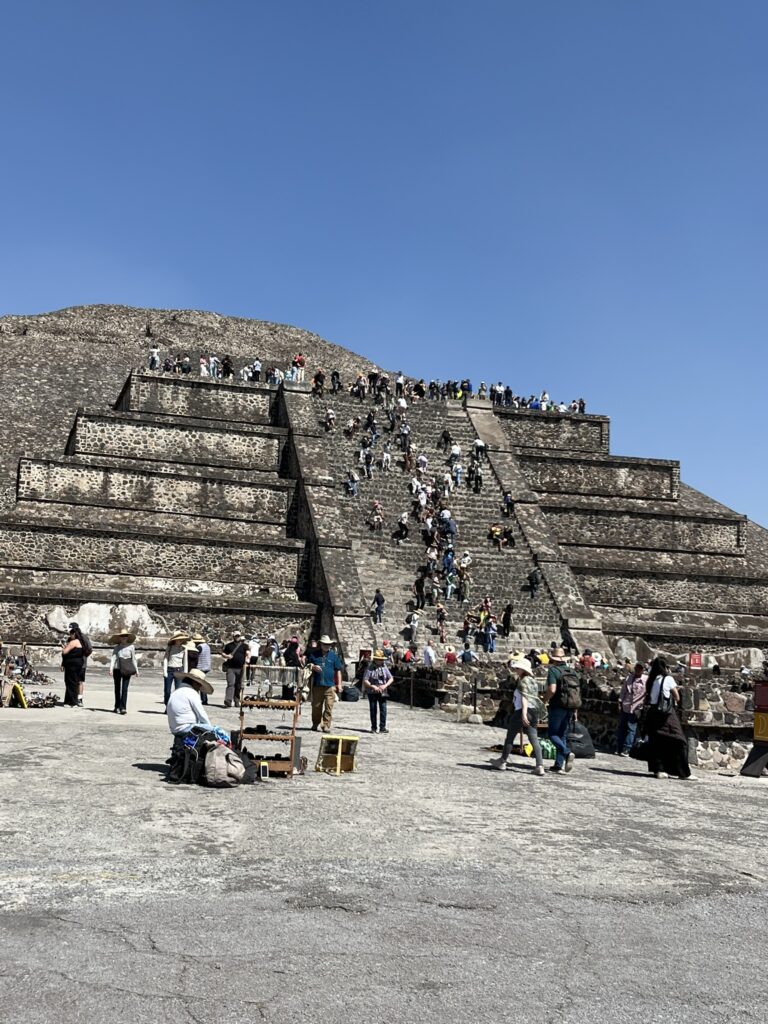 テオティワカンの月のピラミッド