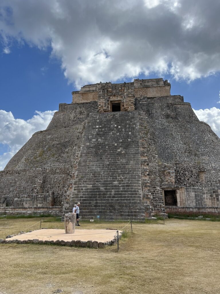 ウシュマルの魔法使いのピラミッド