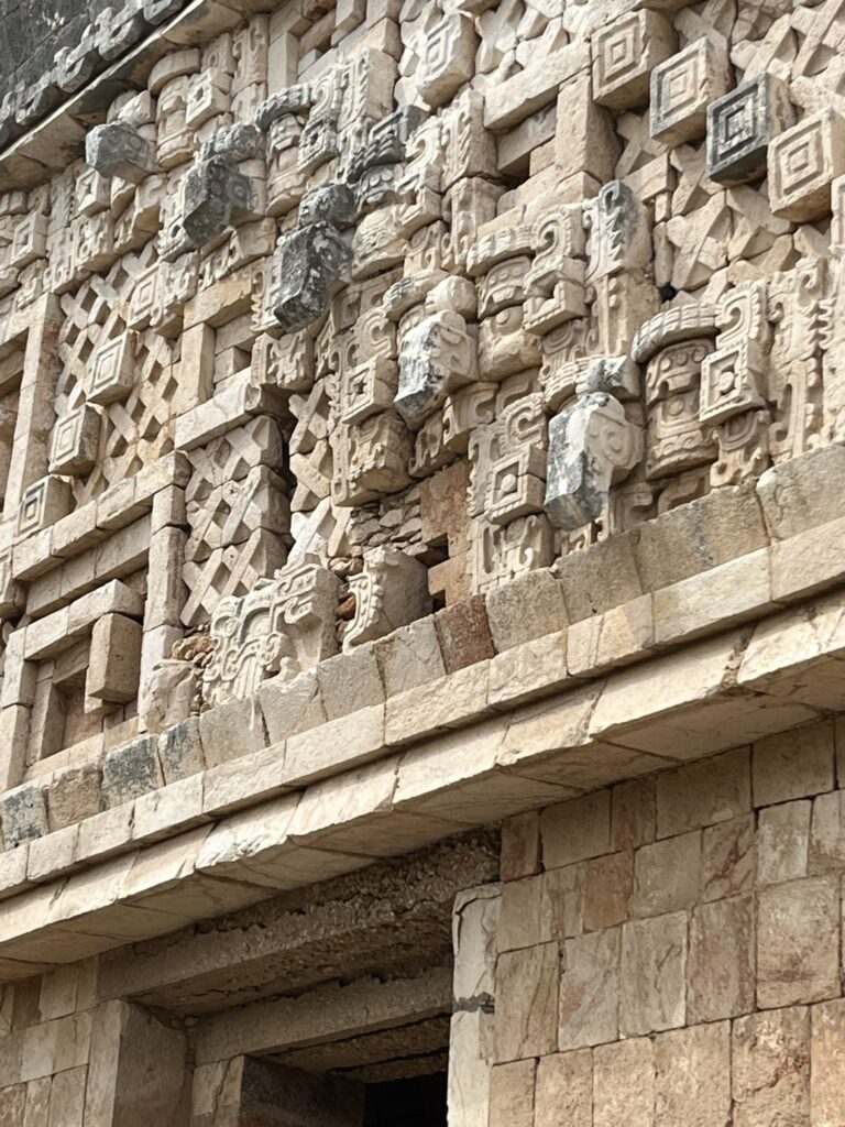カバー神殿の雨の神様