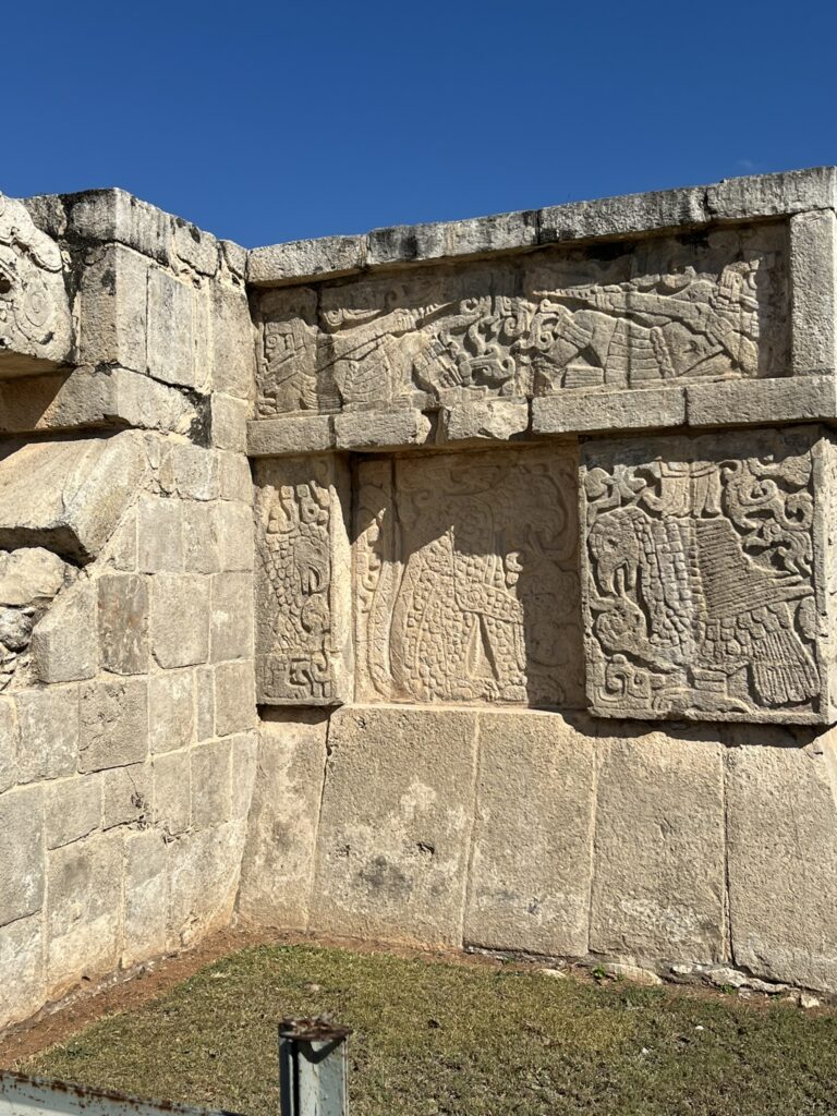 チチェン・イッツアの生け贄のレリーフ