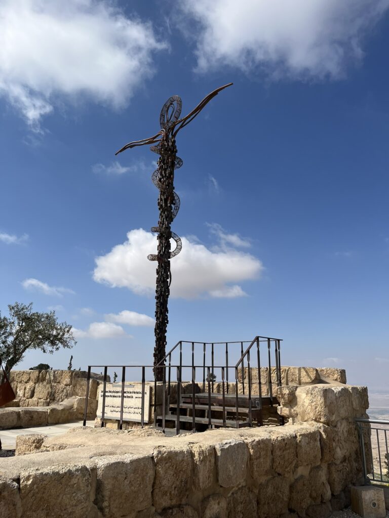 ネボ山のモニュメント