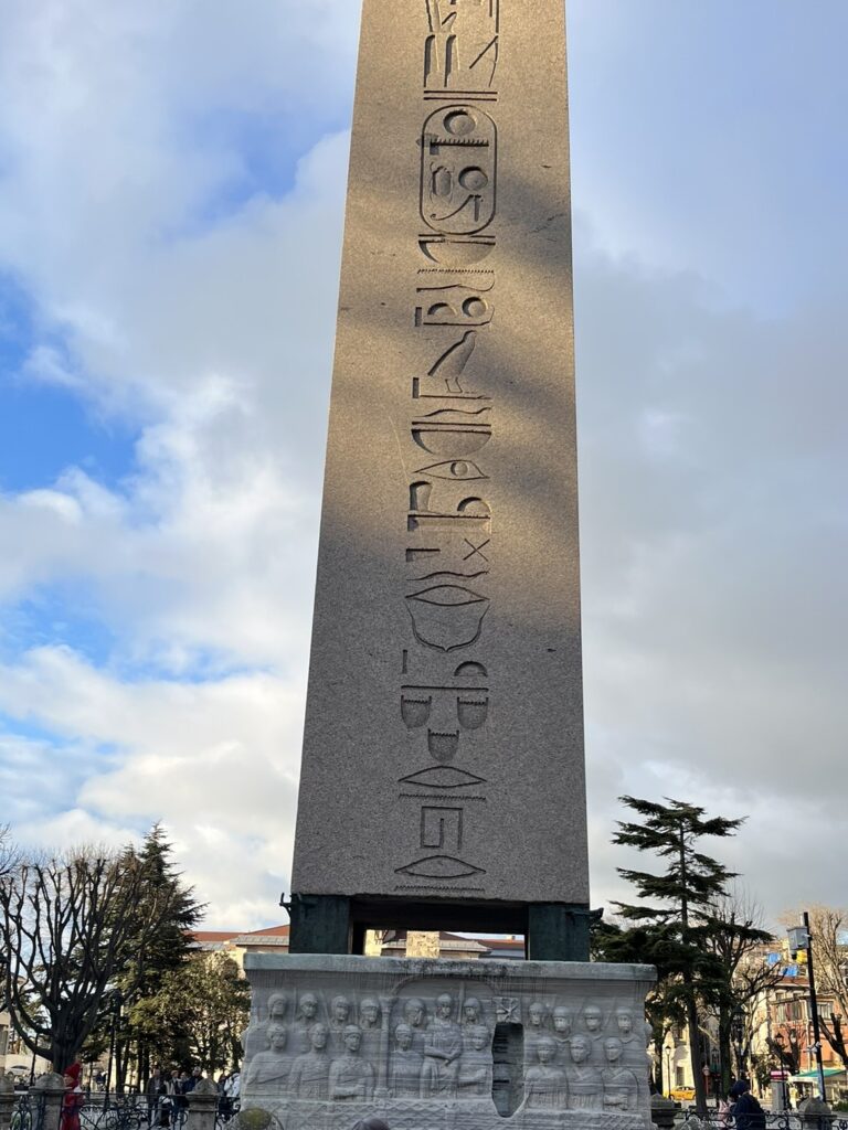 ヒポドローム(スルタンアフメト広場)のオベリスク
